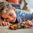 LEGO® City F1®-es pilóta McLaren versenyautóval, minijárművet tartalmazó játékkészlet 60442