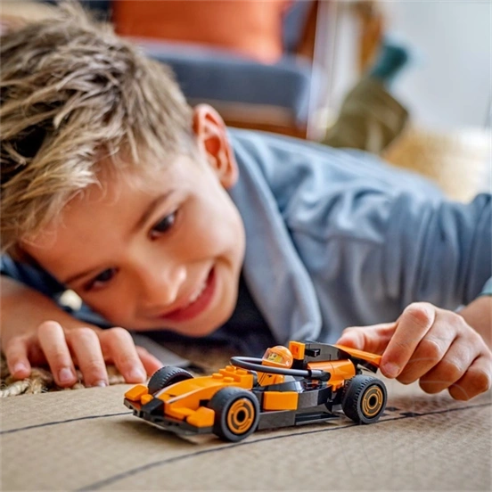 LEGO® City F1®-es pilóta McLaren versenyautóval, minijárművet tartalmazó játékkészlet 60442