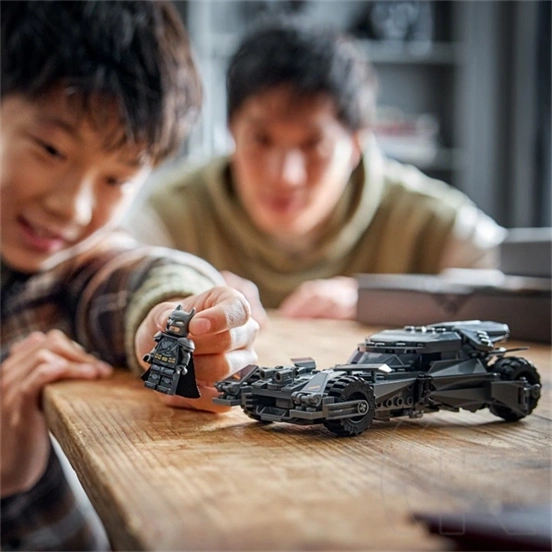 LEGO® DC Batman™: Batman Superman ellen™: Batmobile™ játék autó 76331