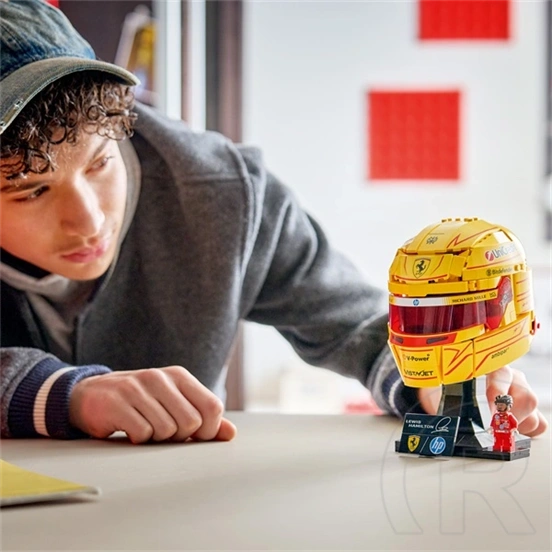 LEGO® Editions Scuderia Ferrari HP Lewis Hamilton sisakja 43022