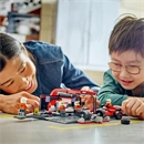 LEGO® F1®-es boxutca és személyzet, Ferrari autóval, versenyautós játék 60443