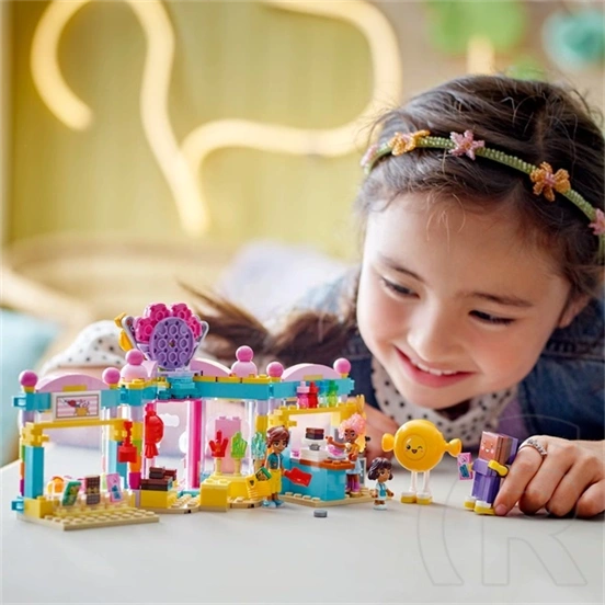 LEGO® Friends Heartlake City édességbolt, történetmesélős játék izgalmas szituációkkal 42649