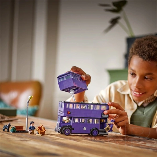 LEGO® Harry Potter™ Kalandok a Kóbor Grimbusz™-on, varázslatos játék jármű 76446