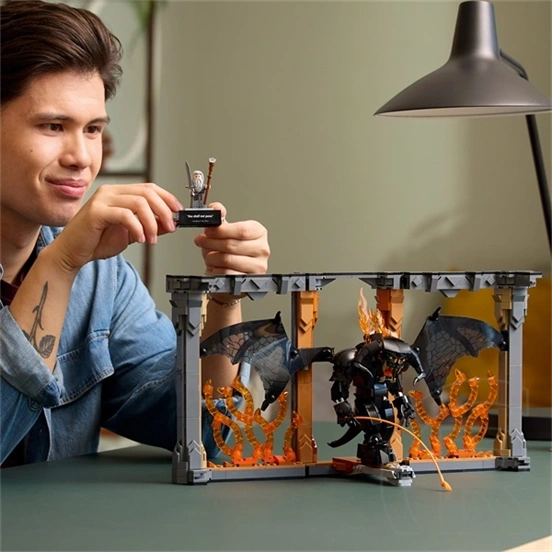 LEGO® Icons Könyvkuckó: A Gyűrűk Ura: Balrog™, dekorációs szett a könyvespolcra 10367