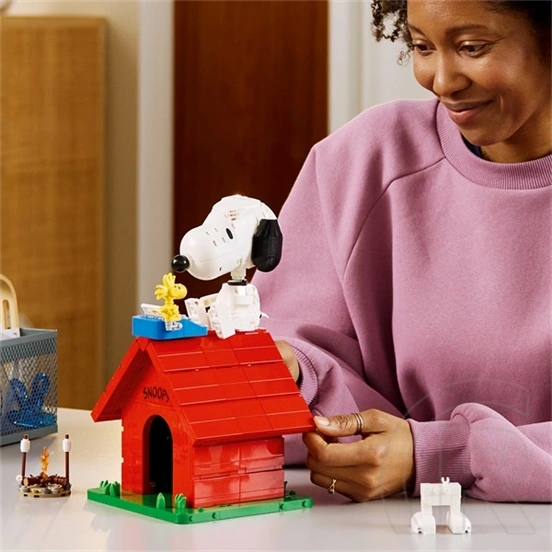 LEGO® Ideas Peanuts: Snoopy kutyaháza 21368