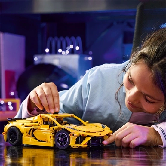 LEGO® Technic Chevrolet Corvette Stingray, autómodell-készlet, járműves játék 42205