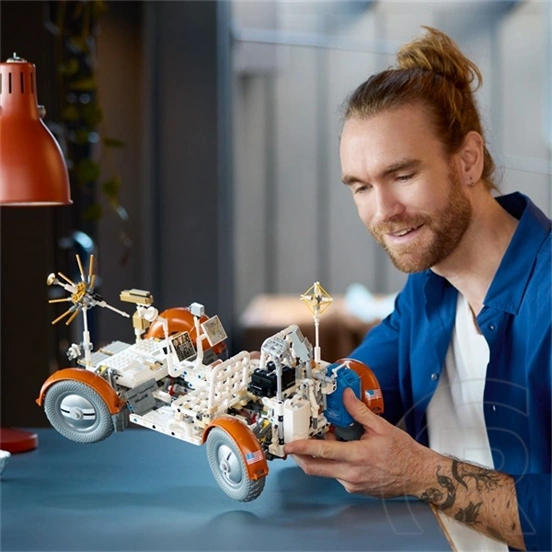 LEGO® Technic Nasa Apollo holdjáró jármű 42182
