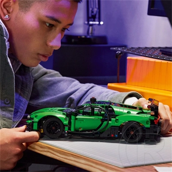 LEGO® Technic Zöld Bugatti Chiron Pur Sport hiperautó 42241
