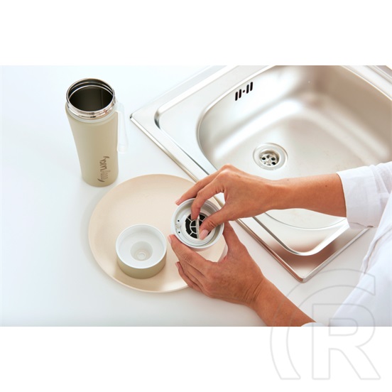 Laica rozsdamentes matt bézsre festett fast disk rendszerű vízszűrő kulacs pánttal, 0,55 literes