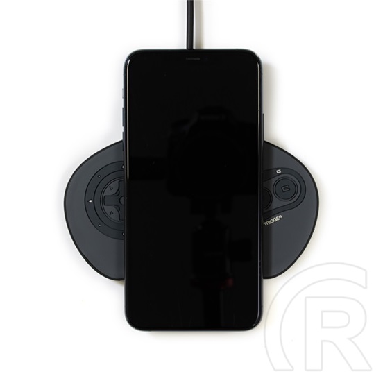 Numskull SEGA Mega Drive kontroller alakú vezeték nélküli töltő (10W, Qi, túláram/túlmelegedés védelem)